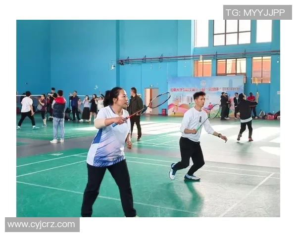 重庆羽毛球队的默契配合与战术探讨聚焦团队协作与竞技精神